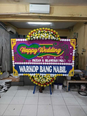 Papan Bunga di Stasiun Depok Baru